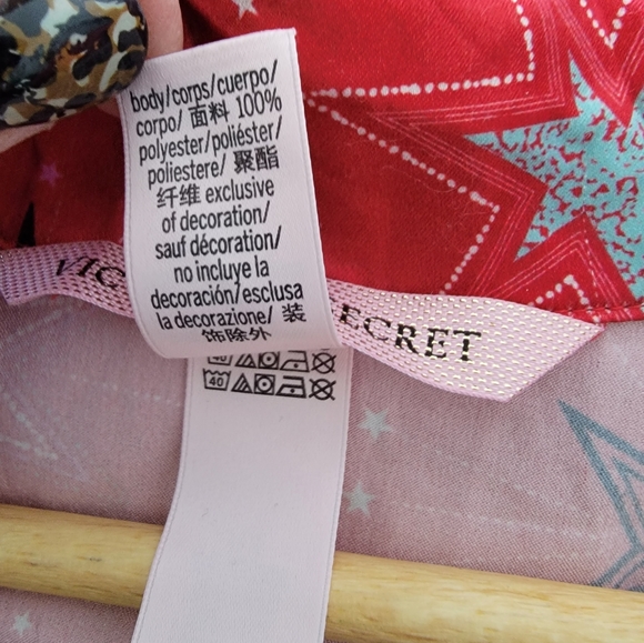 Victoria's Secret Red Star Print Silky Pajama Set Size Medium - Picture 3 of 16